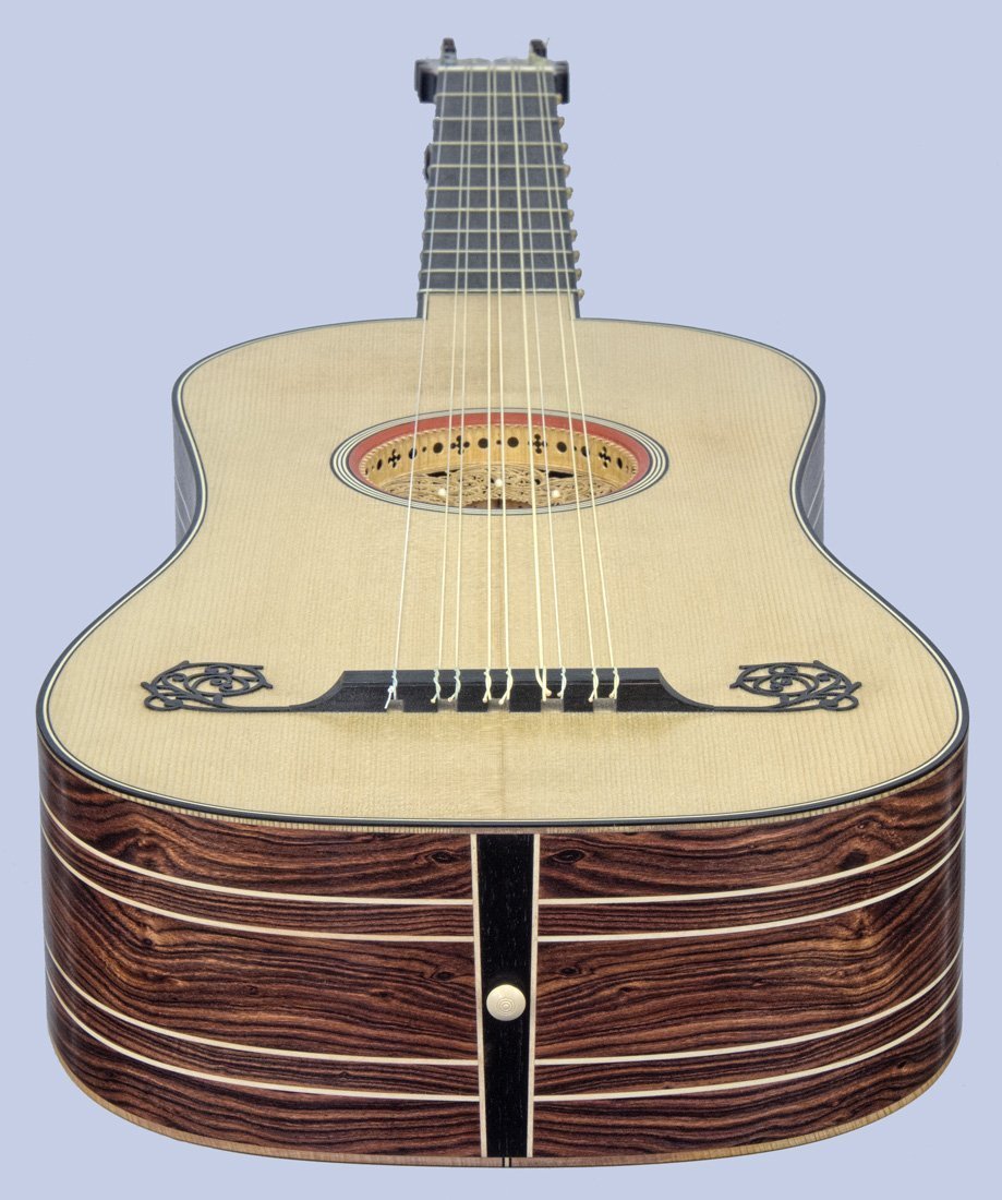 5-course baroque guitar with kingwood sides: end view